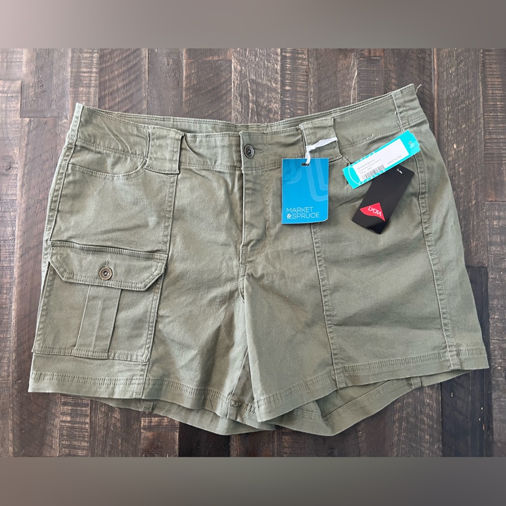 Olive colored cargo shorts, size 16W  NWT